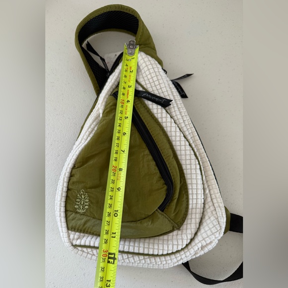 NWT!! Free People Movement Cold Shoulder Sling Bag Olive Green Workout Yoga Gym - Picture 7 of 7